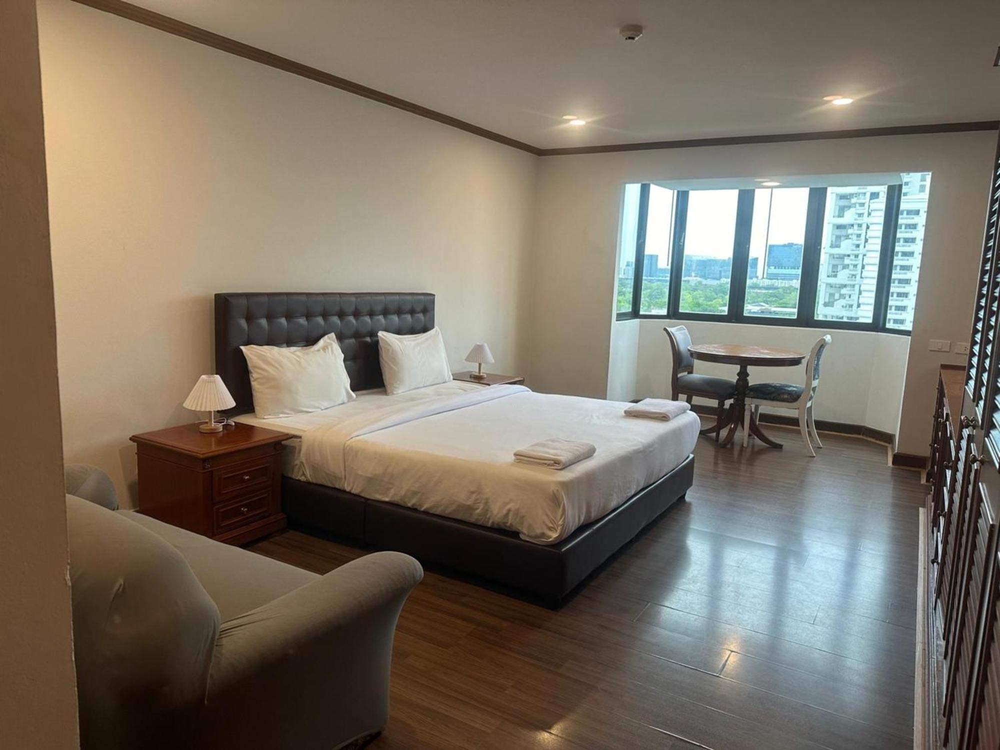 Affordable Serviced In Nana Omni Tower - Prime Sukhumvit Location * Bangkok
