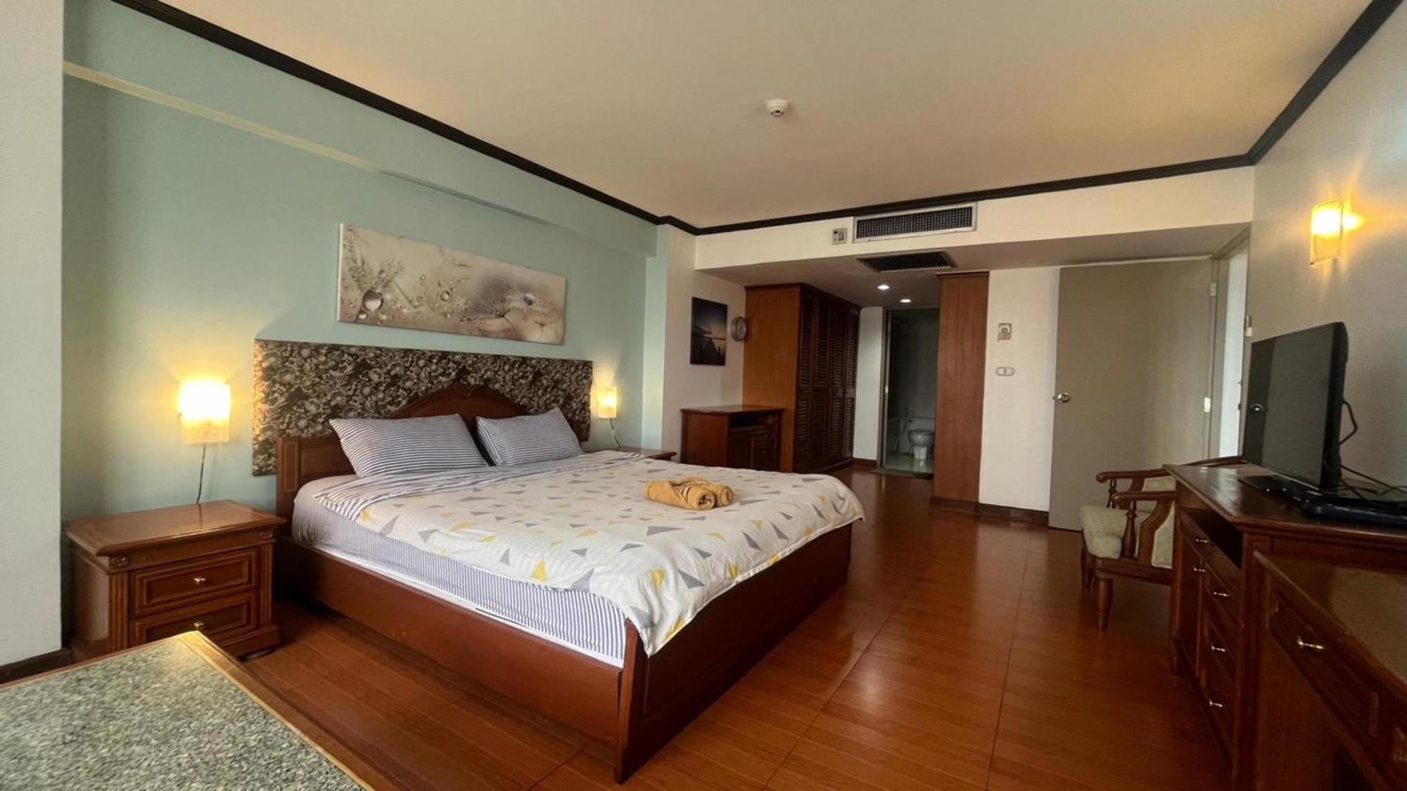 Affordable Serviced In Nana Omni Tower - Prime Sukhumvit Location * Bangkok